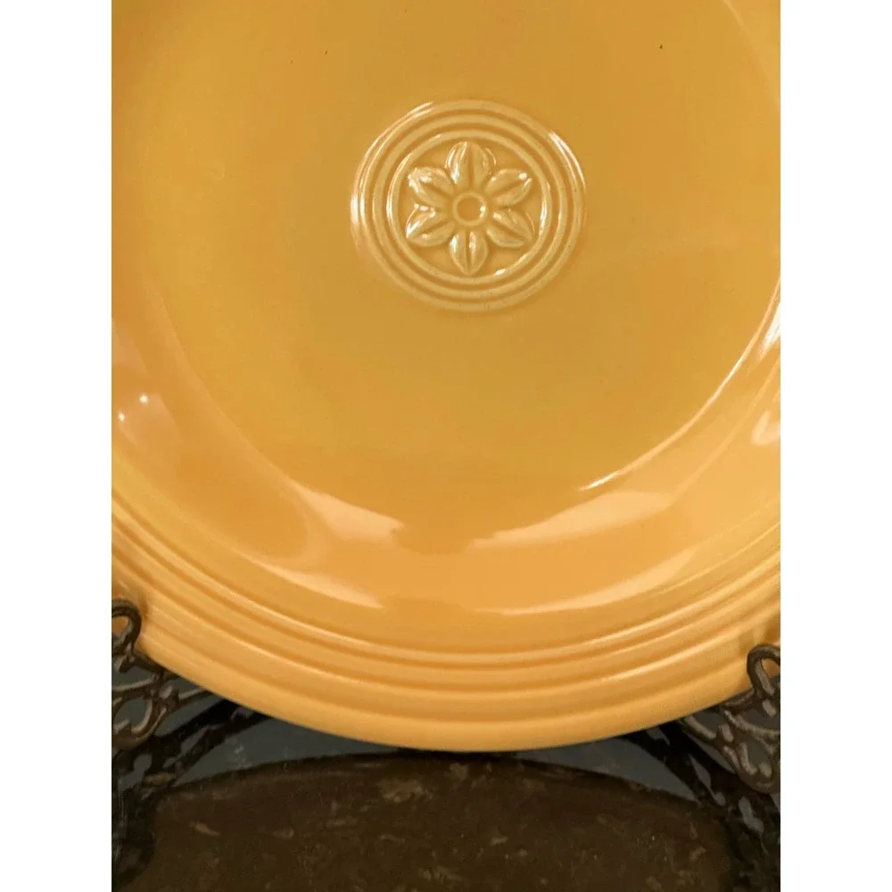 Oneida Petals Marigold Yellow Flower Dinner Plate 10-3/4” Discontinued
